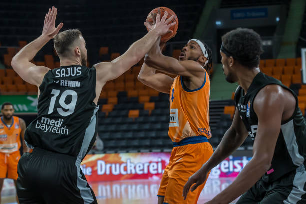 在东契奇展 在东契奇展